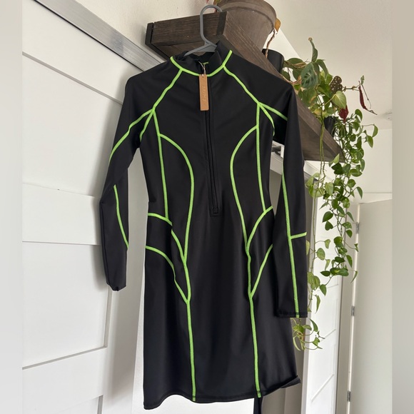 SKIMS ROSALÍA CAPSULE MOTO CONTOUR MOCK NECK MINI BRAT DRESS - Picture 4 of 7